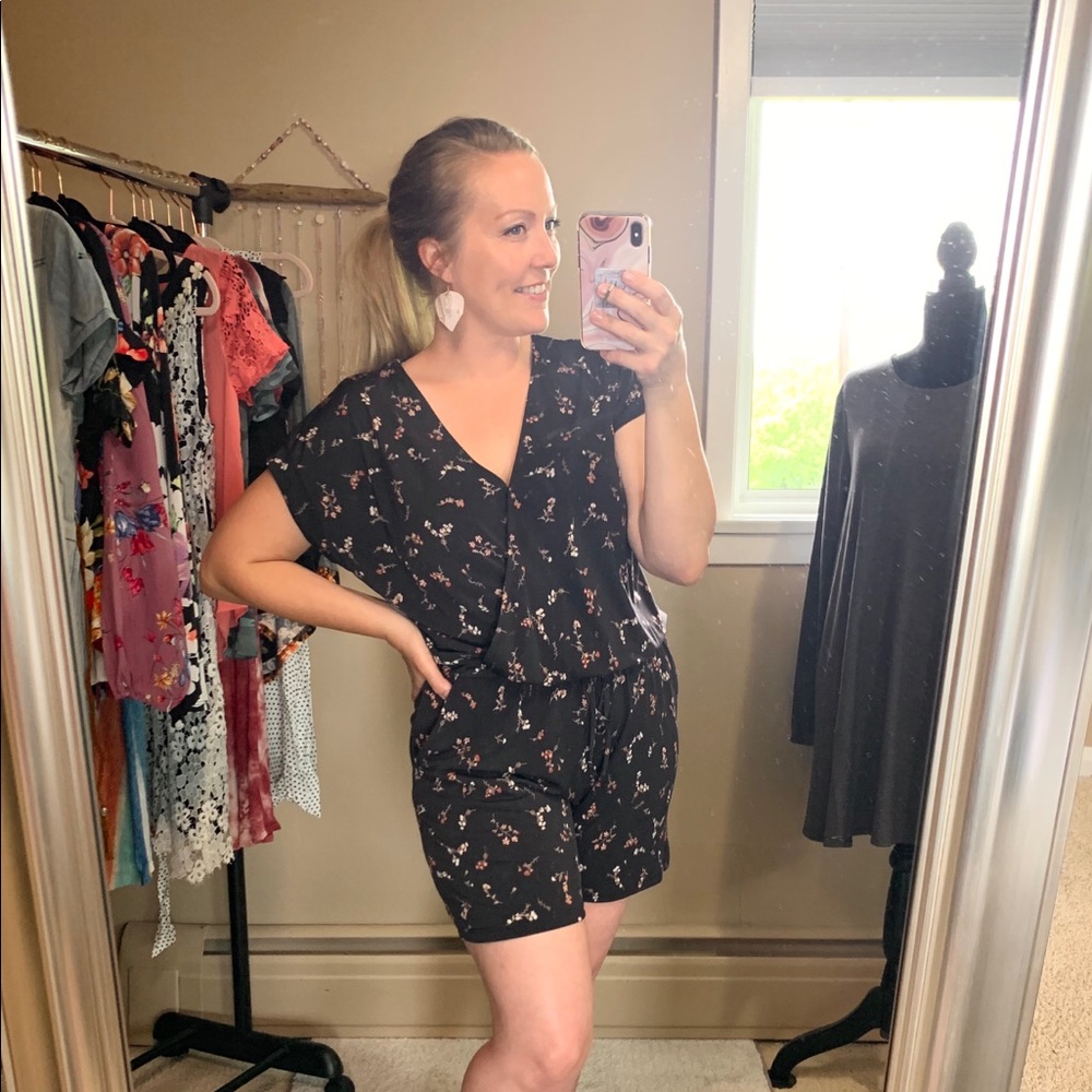 Black Short Sleeve Romper Floral Romper - Picture 6 of 13